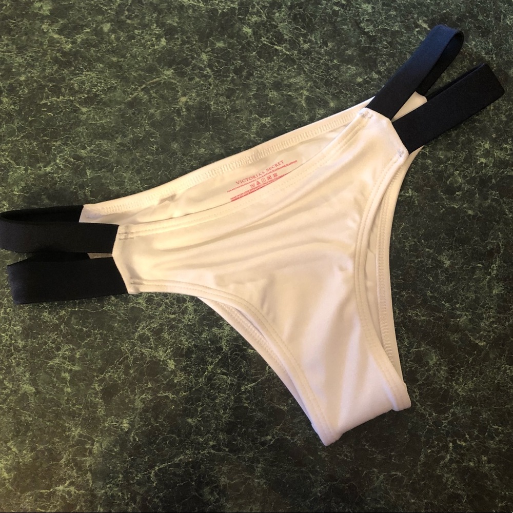 NWOT Victoria’s Secret Bikini Bottom